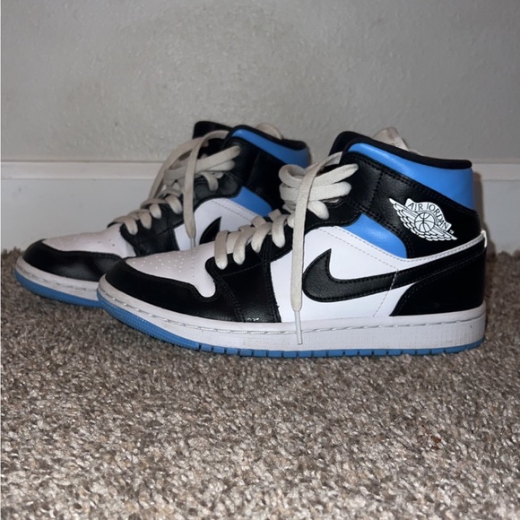 Air Jordan 1 Mid University Blue - Picture 6 of 7